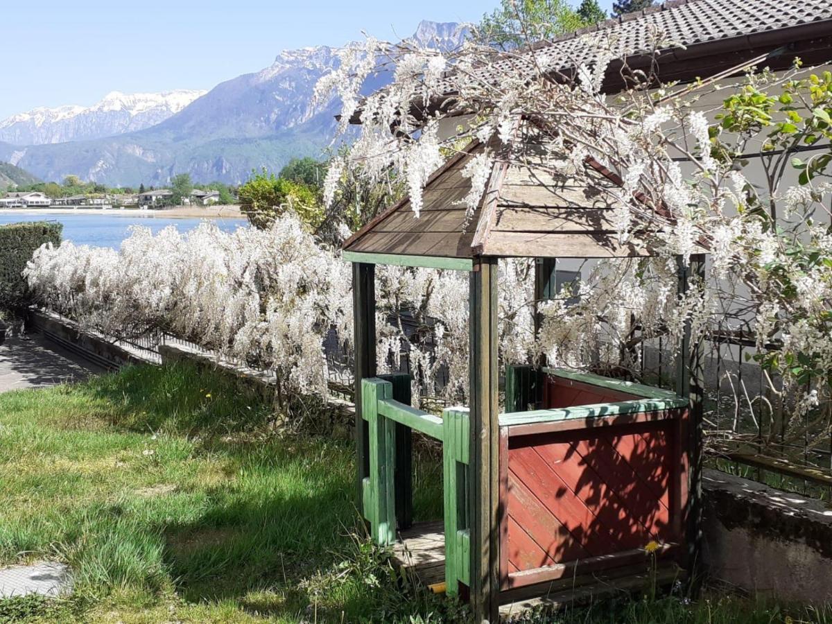 Апартаменты La Perla Del Lago Кальчераника-аль-Лаго Экстерьер фото